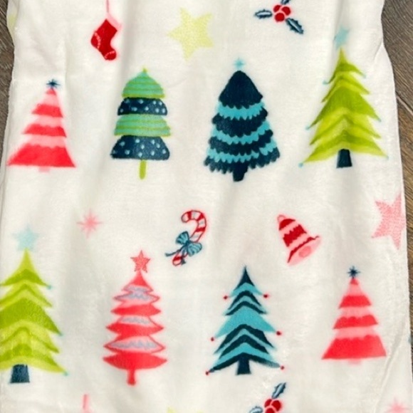 Envogue - ‘Pastel Christmas Trees’ plush throw. 60“ x 70“. NWT. - Picture 2 of 3